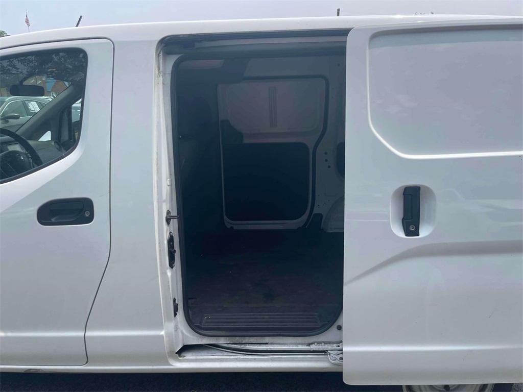 Vehicle image 11 of 38
