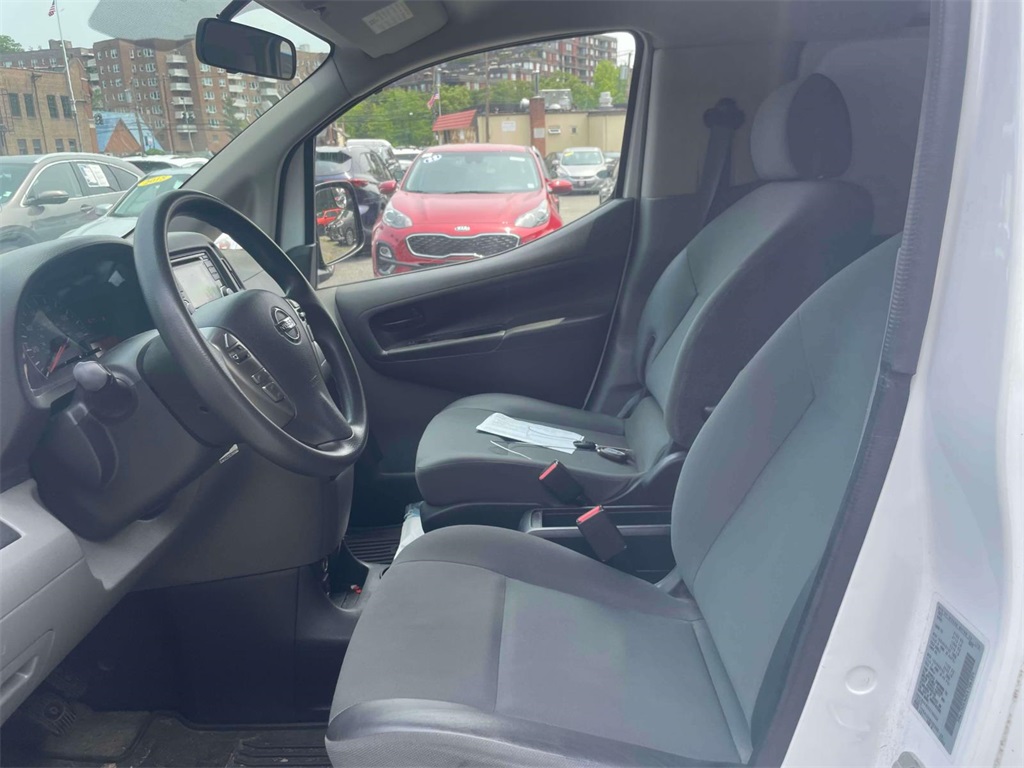 Vehicle image 16 of 38