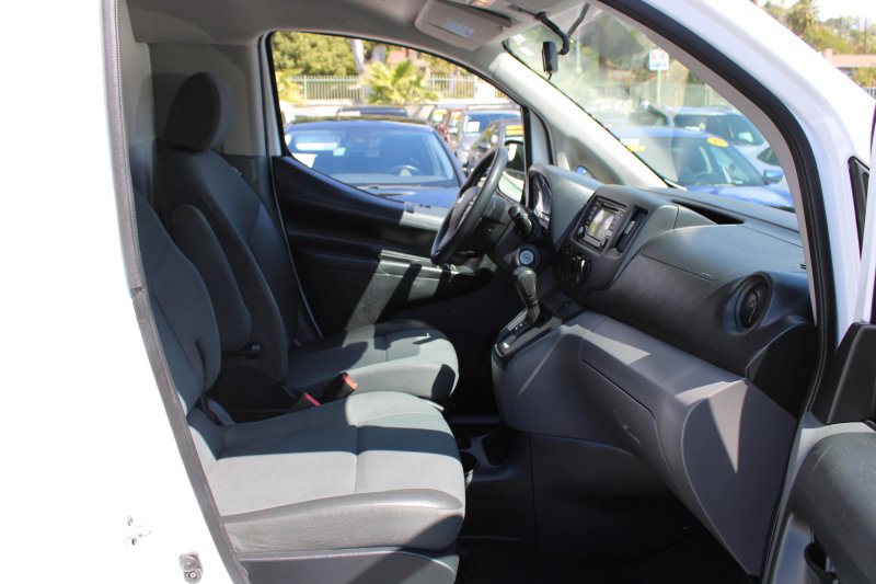 Vehicle image 9 of 21