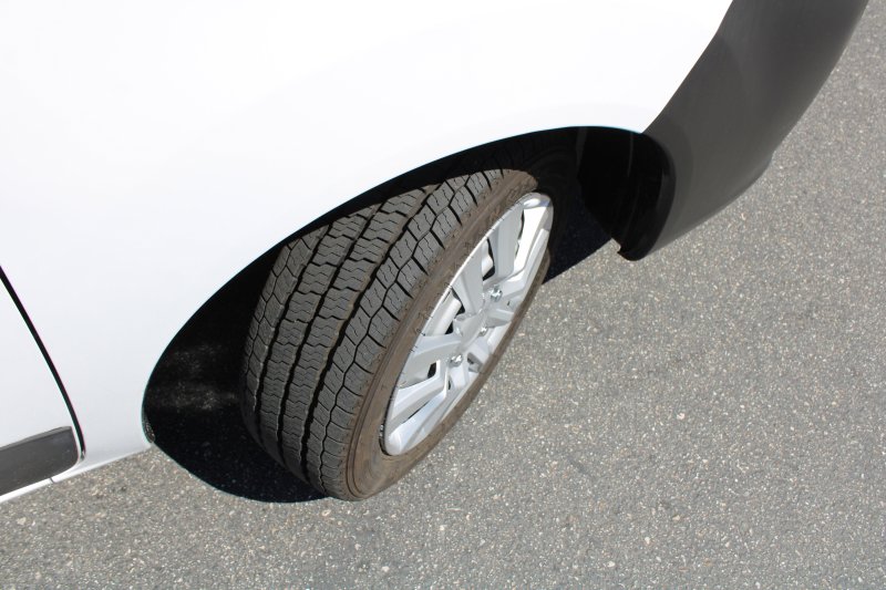 Vehicle image 17 of 21