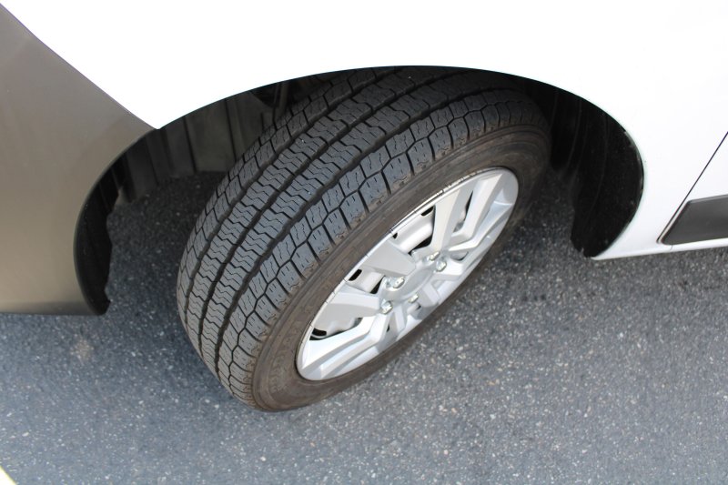 Vehicle image 19 of 21