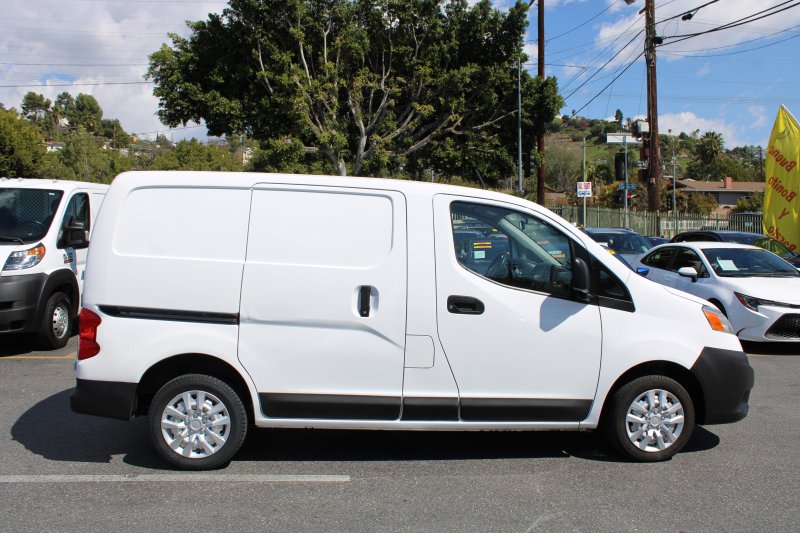 Vehicle image 4 of 21
