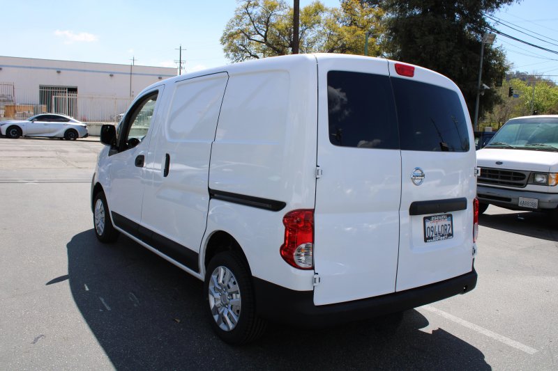 Vehicle image 7 of 21