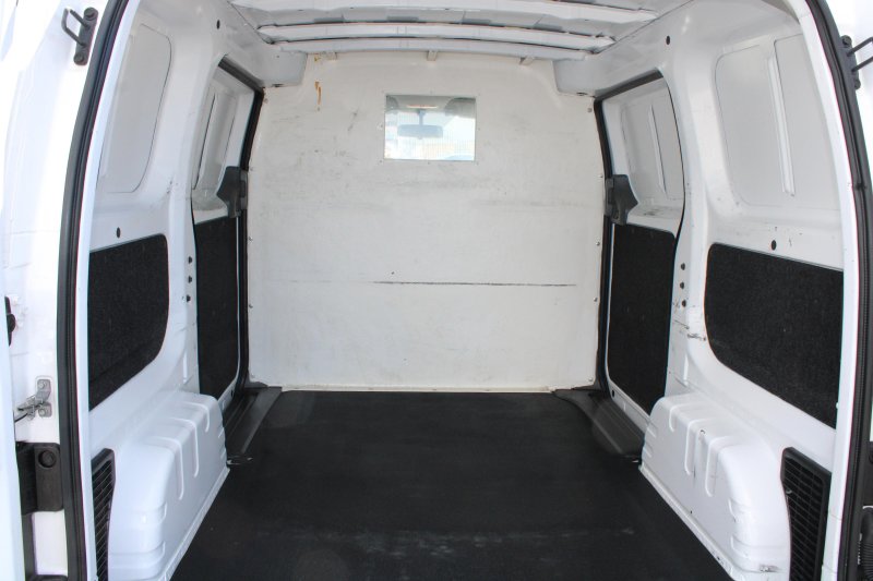 Vehicle image 11 of 21