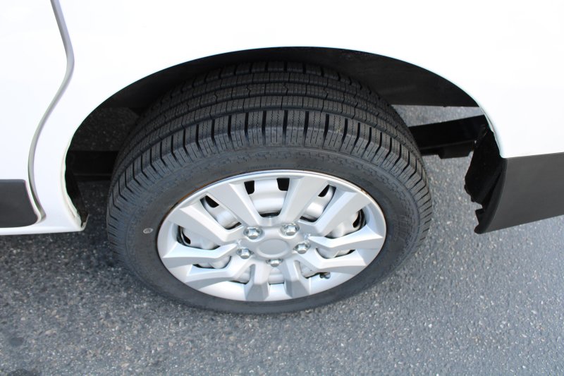 Vehicle image 18 of 21