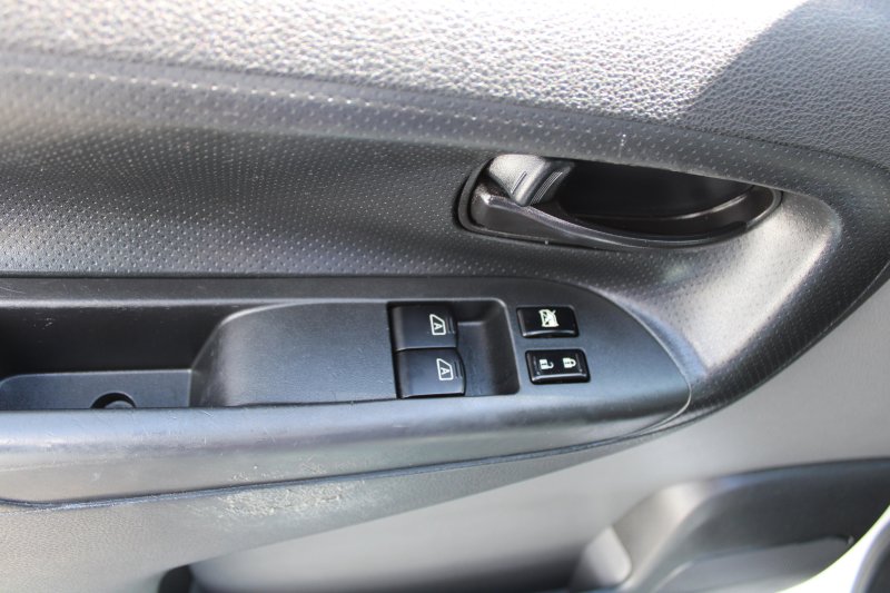 Vehicle image 14 of 21