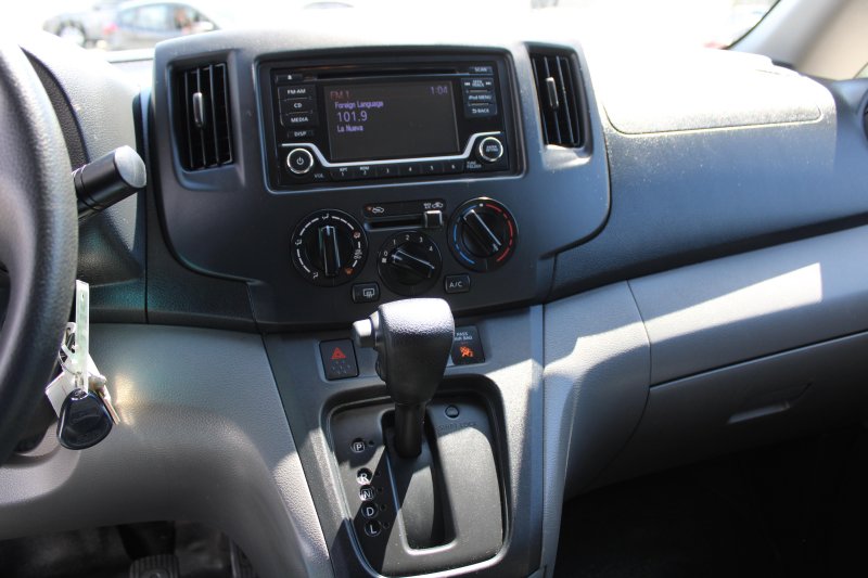 Vehicle image 15 of 21