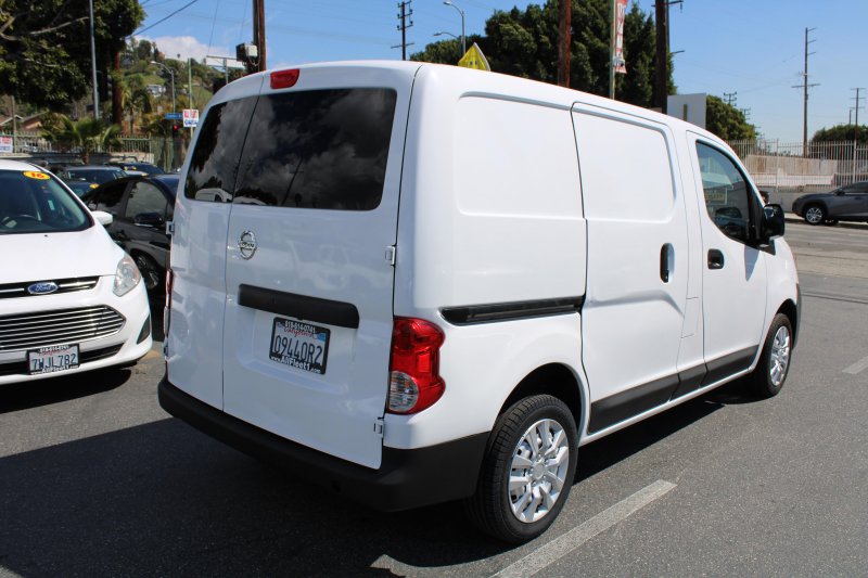 Vehicle image 5 of 21
