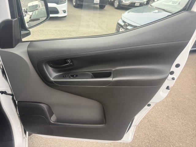 Vehicle image 27 of 36