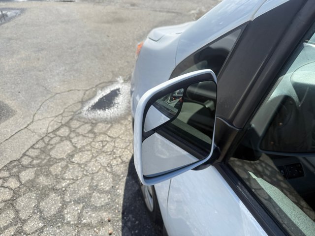 Vehicle image 33 of 36
