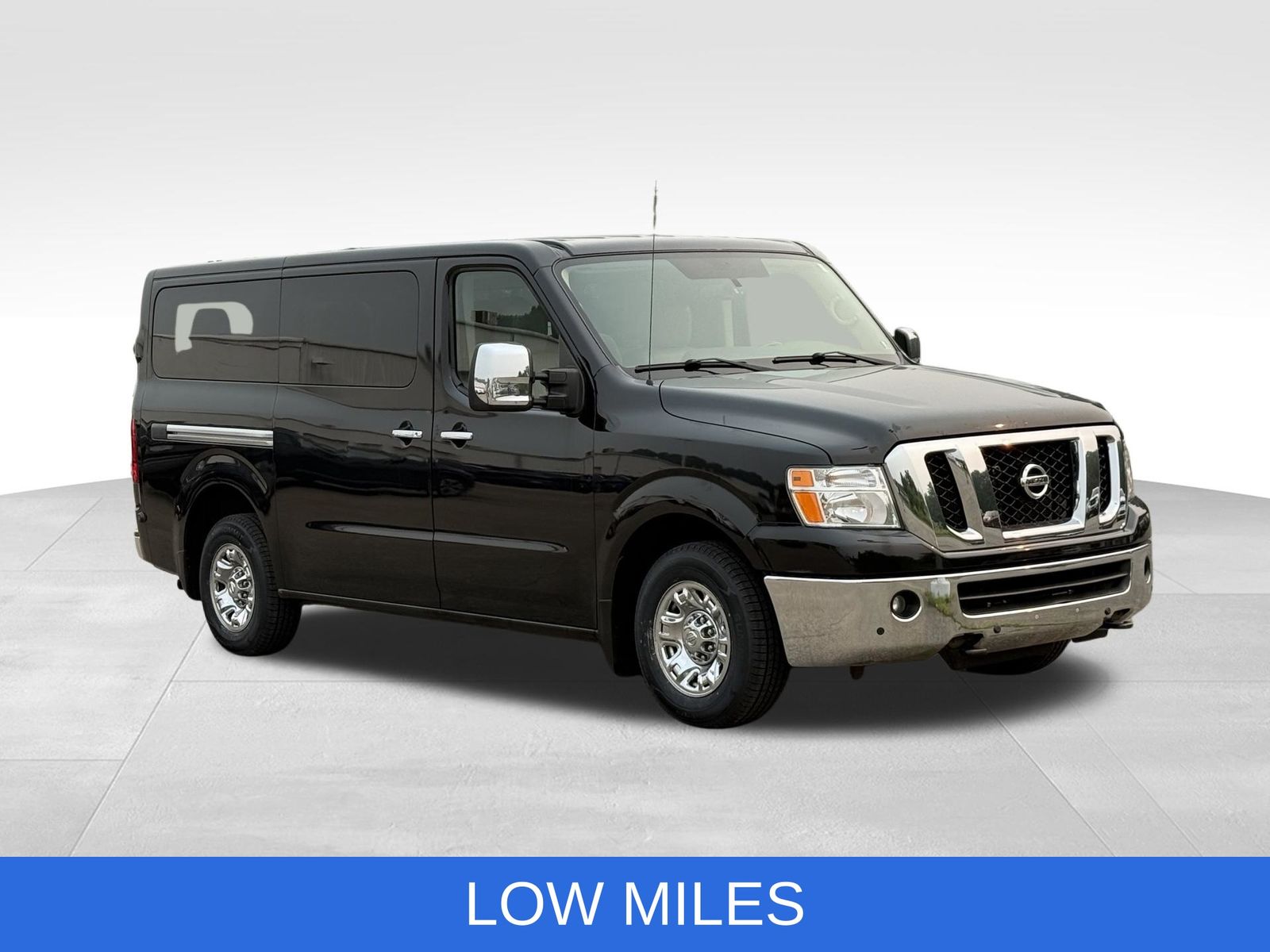2019 Nissan NV 3500 HD SL Image 3 of 44