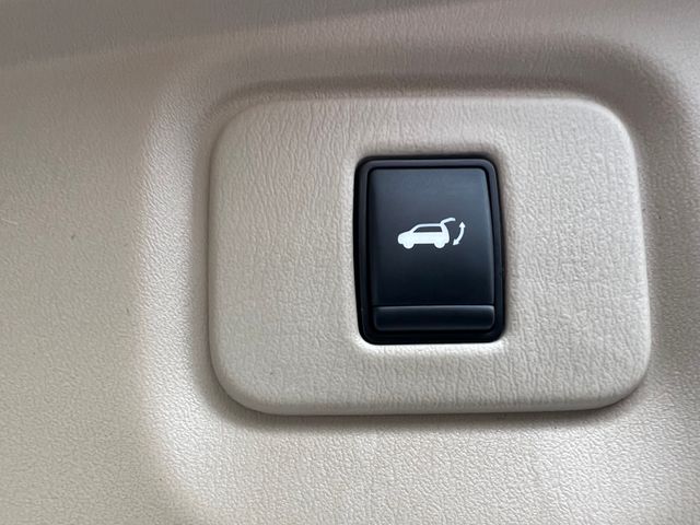 Vehicle image 34 of 48