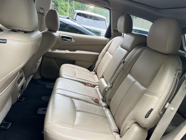 Vehicle image 19 of 48