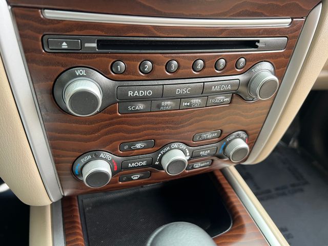 Vehicle image 28 of 48
