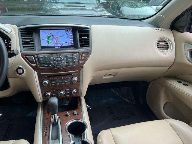 Vehicle image 15 of 48