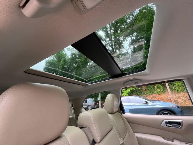 Vehicle image 37 of 48