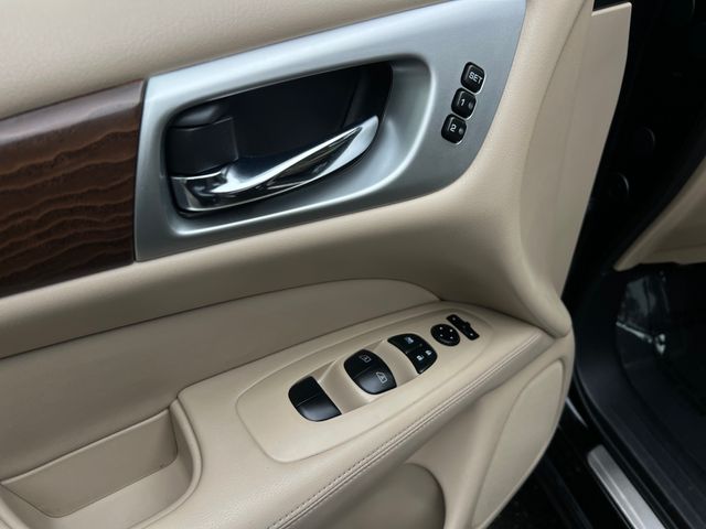 Vehicle image 11 of 48