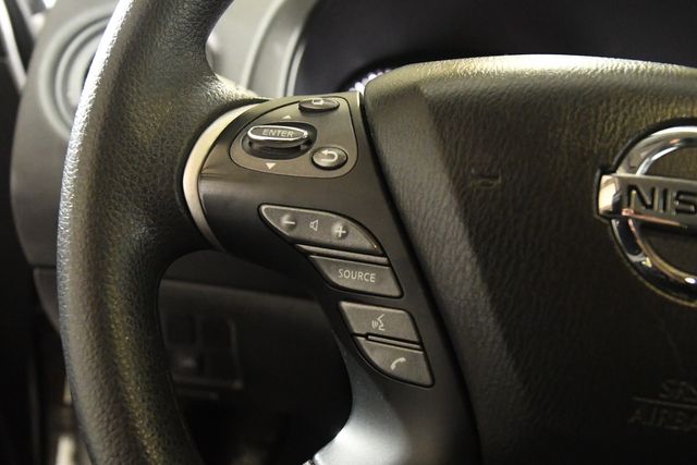 Vehicle image 17 of 28