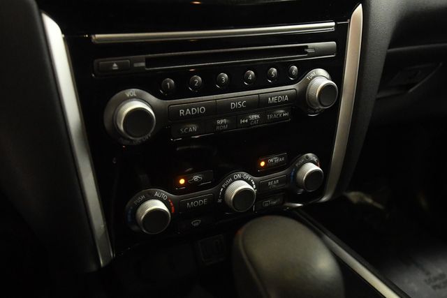 Vehicle image 12 of 28