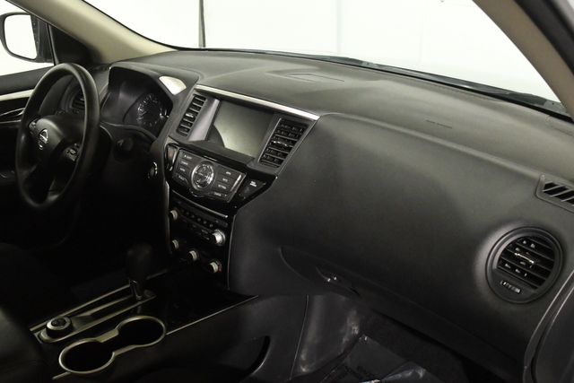 Vehicle image 16 of 28