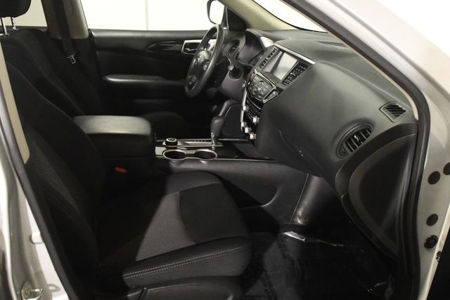 Vehicle image 15 of 28