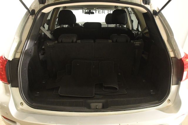 Vehicle image 21 of 28
