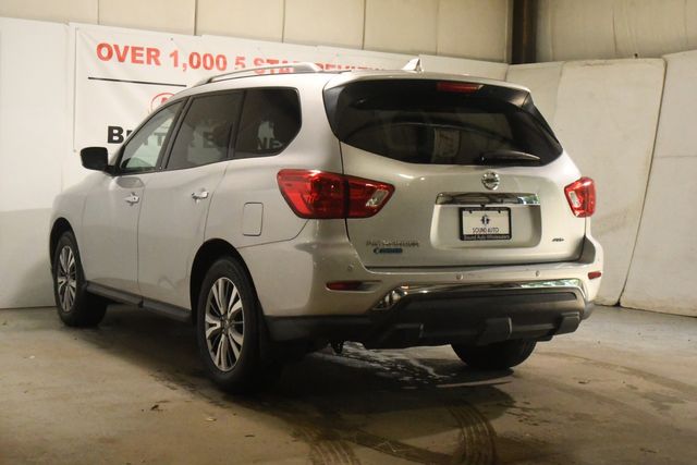 Vehicle image 6 of 28