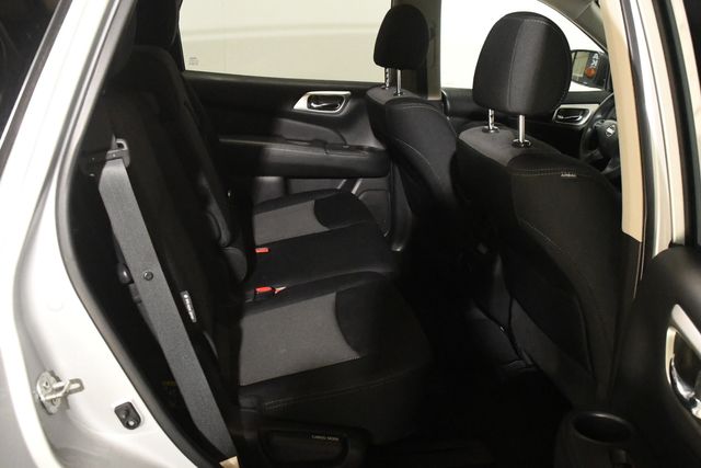 Vehicle image 23 of 28