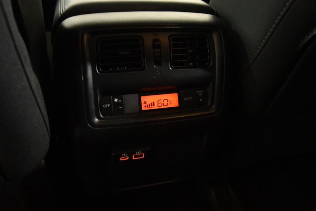 Vehicle image 13 of 28