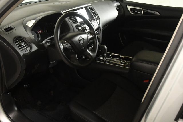 Vehicle image 20 of 28