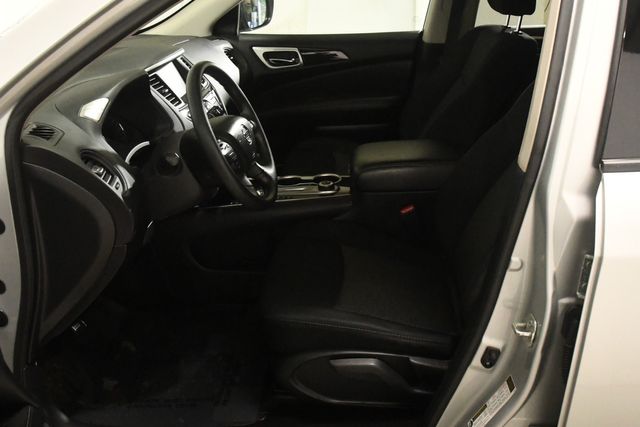 Vehicle image 19 of 28