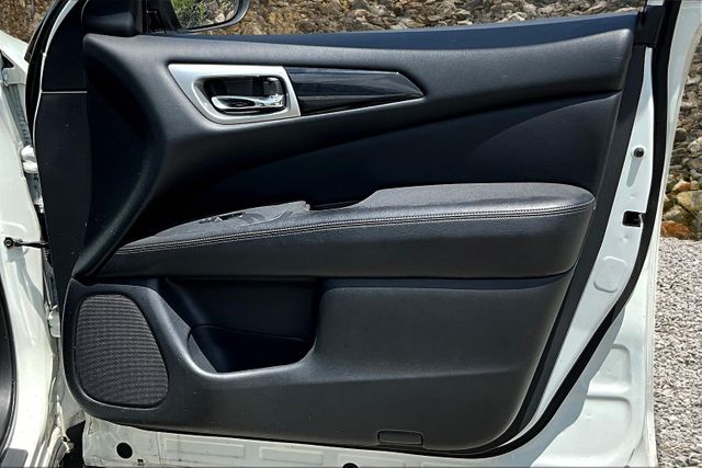 Vehicle image 22 of 31
