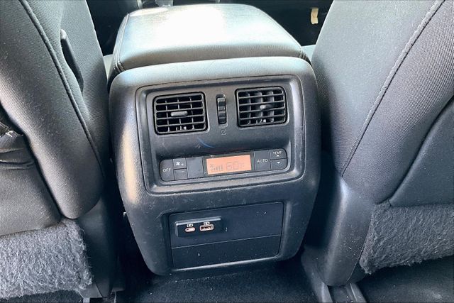 Vehicle image 26 of 31