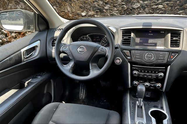 Vehicle image 14 of 31