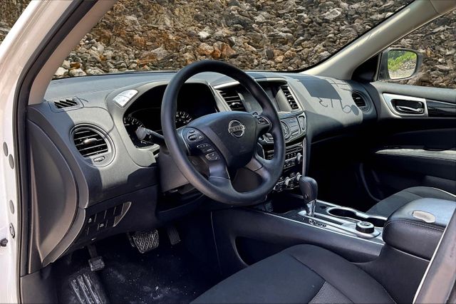 Vehicle image 13 of 31