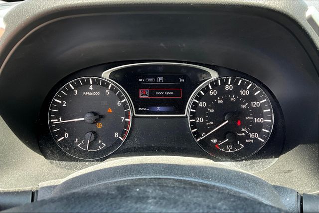 Vehicle image 19 of 31
