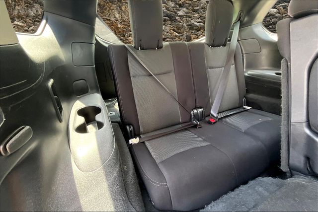 Vehicle image 10 of 31