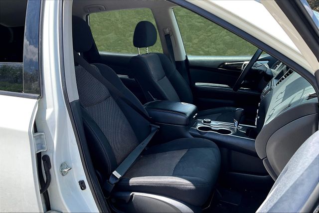Vehicle image 8 of 31