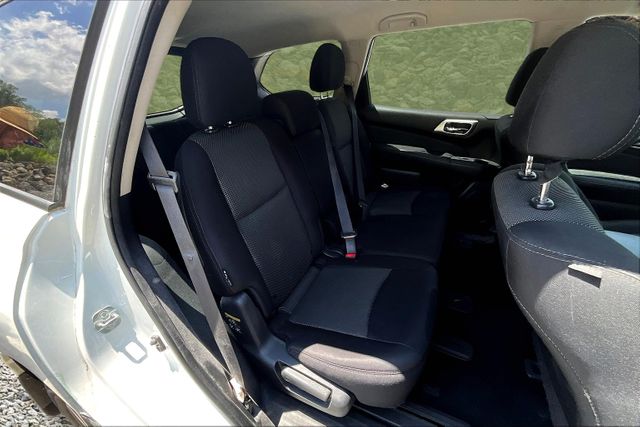 Vehicle image 11 of 31
