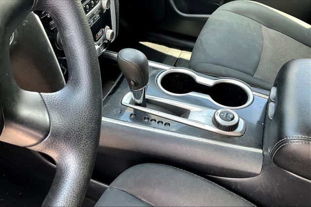 Vehicle image 21 of 31