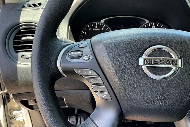 Vehicle image 17 of 31