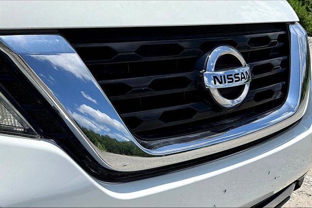 Vehicle image 25 of 31