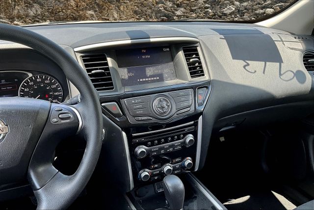 Vehicle image 16 of 31