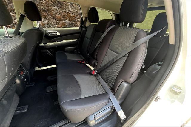 Vehicle image 12 of 31