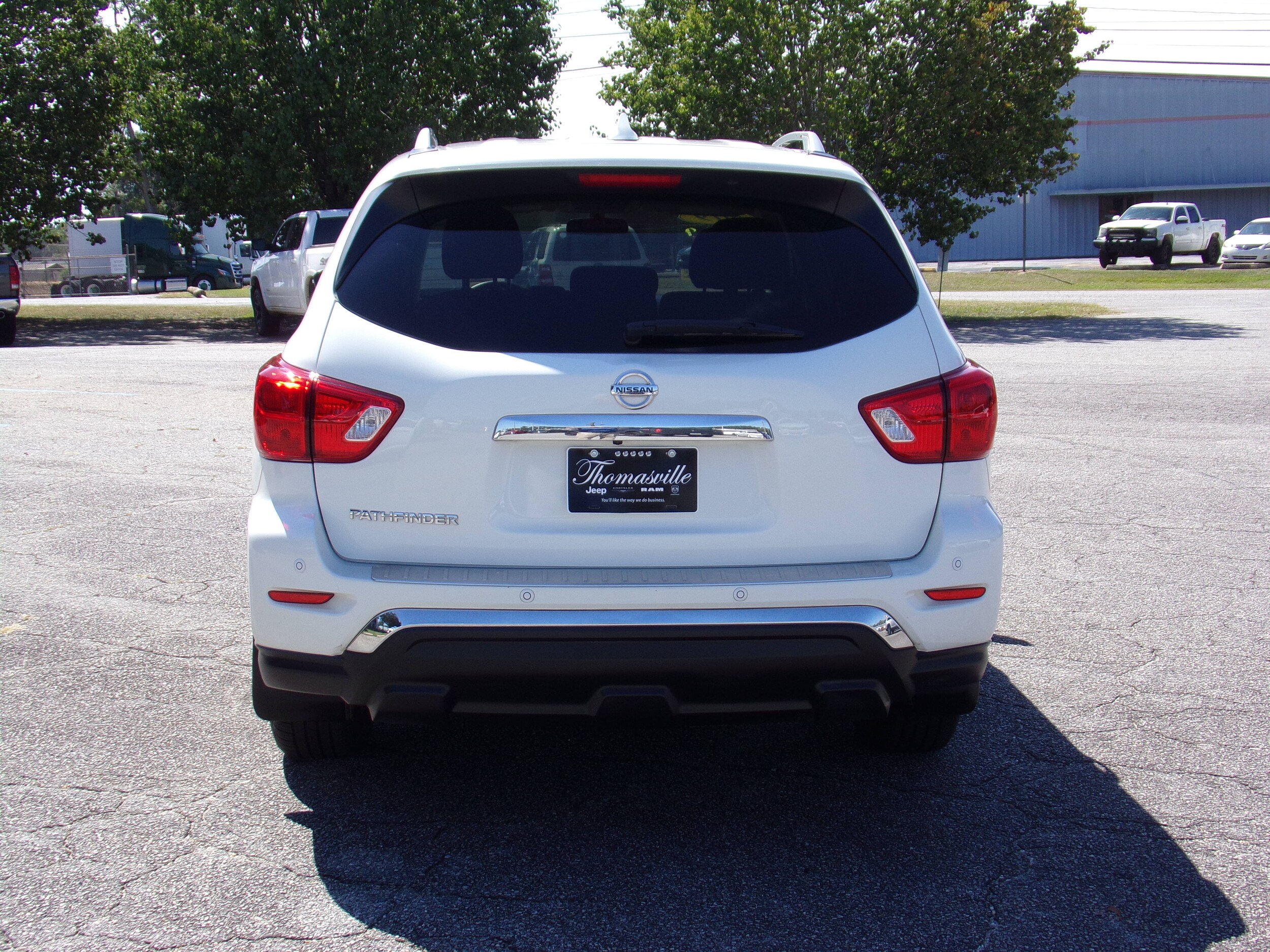 2019 Nissan Pathfinder S Image 4 of 17