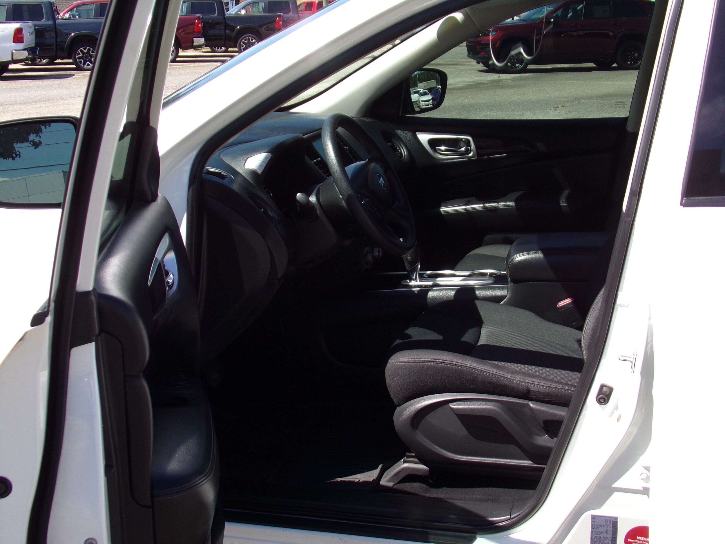 2019 Nissan Pathfinder S Image 11 of 17