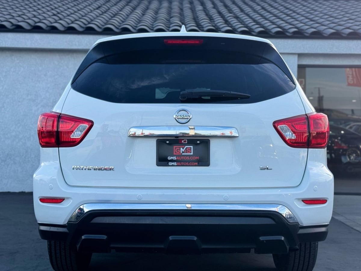 Vehicle image 8 of 42
