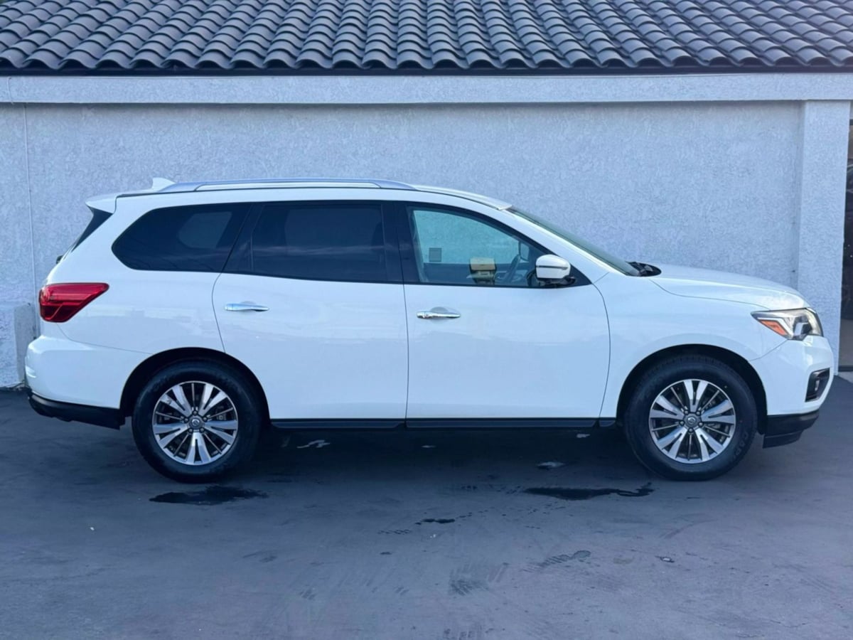 Vehicle image 6 of 42