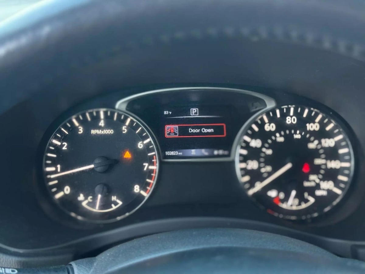 Vehicle image 24 of 42