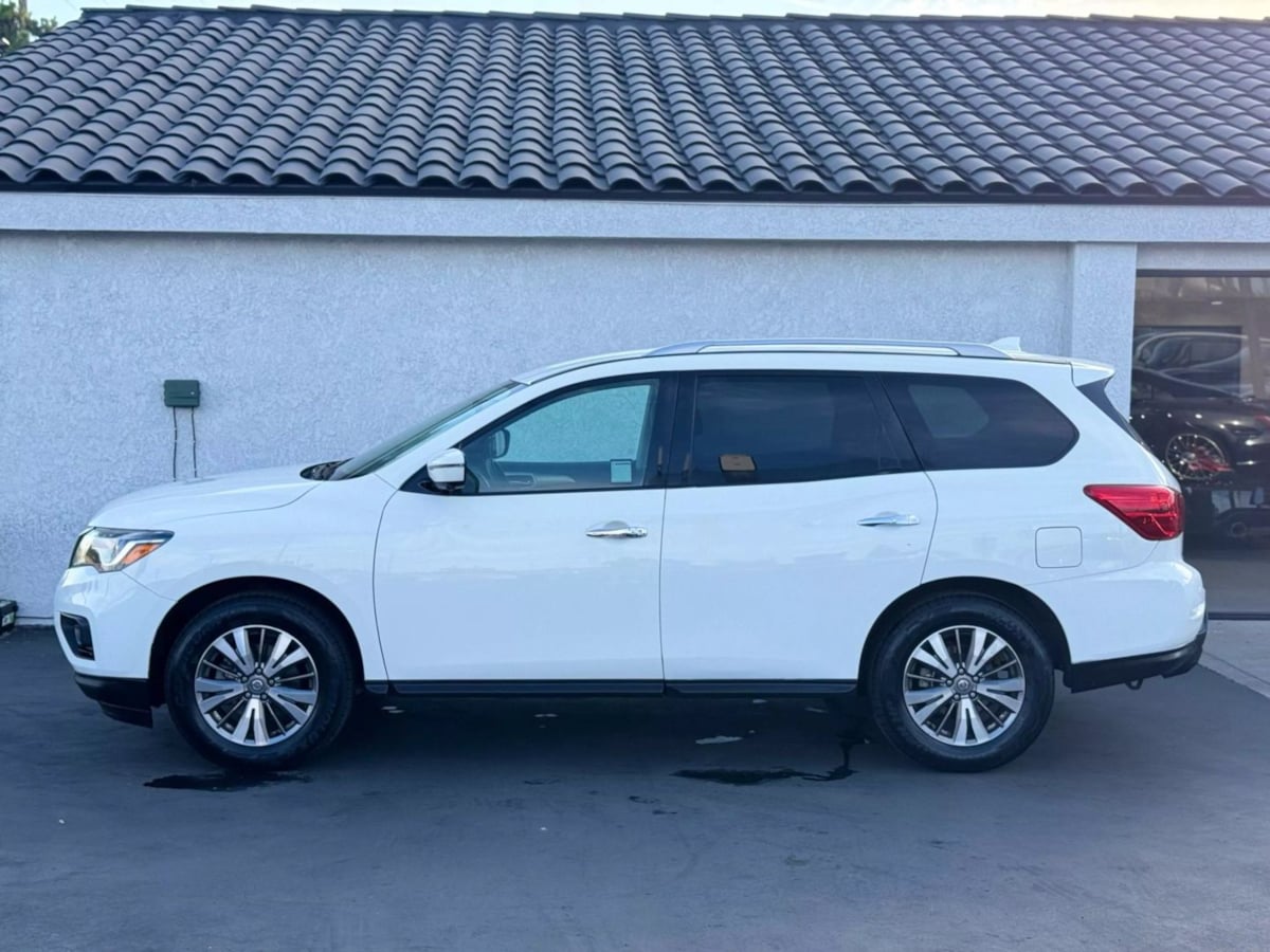 Vehicle image 11 of 42